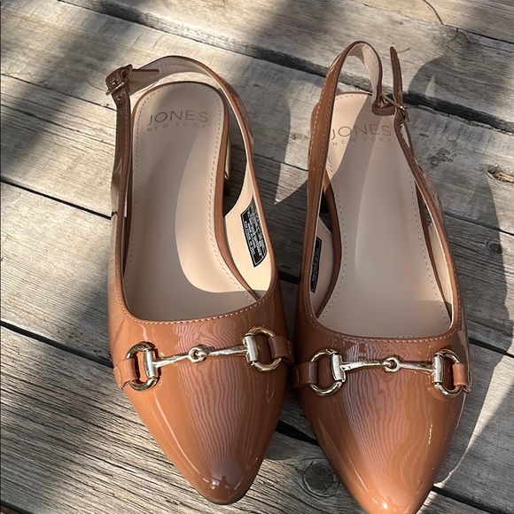 Jones New York Women's Tan Slingback Flats - Picture 2 of 4